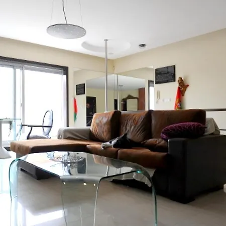 Appartement With 3 Bedrooms In With Furnished Terrace And Wifi 500 M From The Beach *
