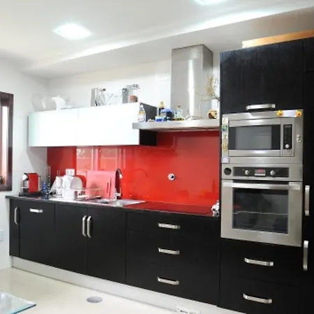 Appartement With 3 Bedrooms In With Furnished Terrace And Wifi 500 M From The Beach