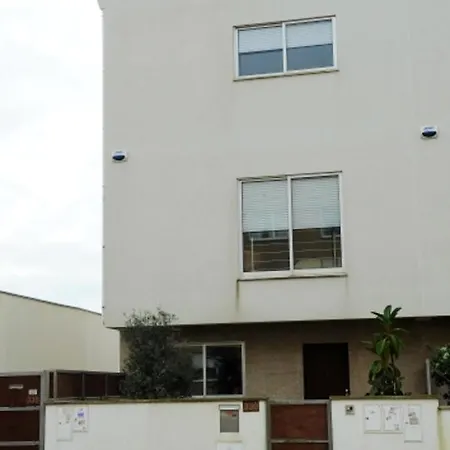 With 3 Bedrooms In With Furnished Terrace And Wifi 500 M From The Beach Appartement São Félix da Marinha